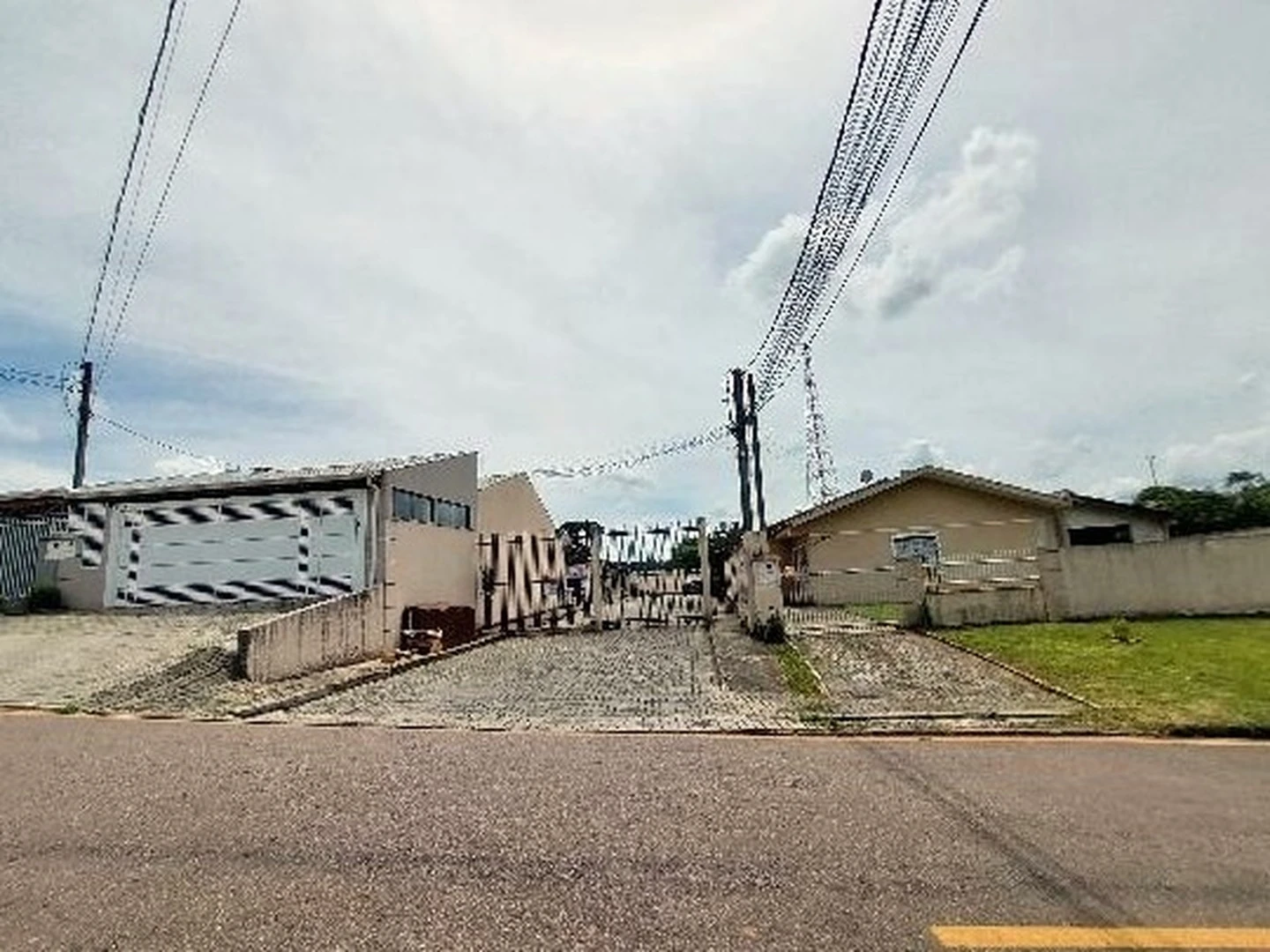 Casa - Araucaria, PR - foto 1