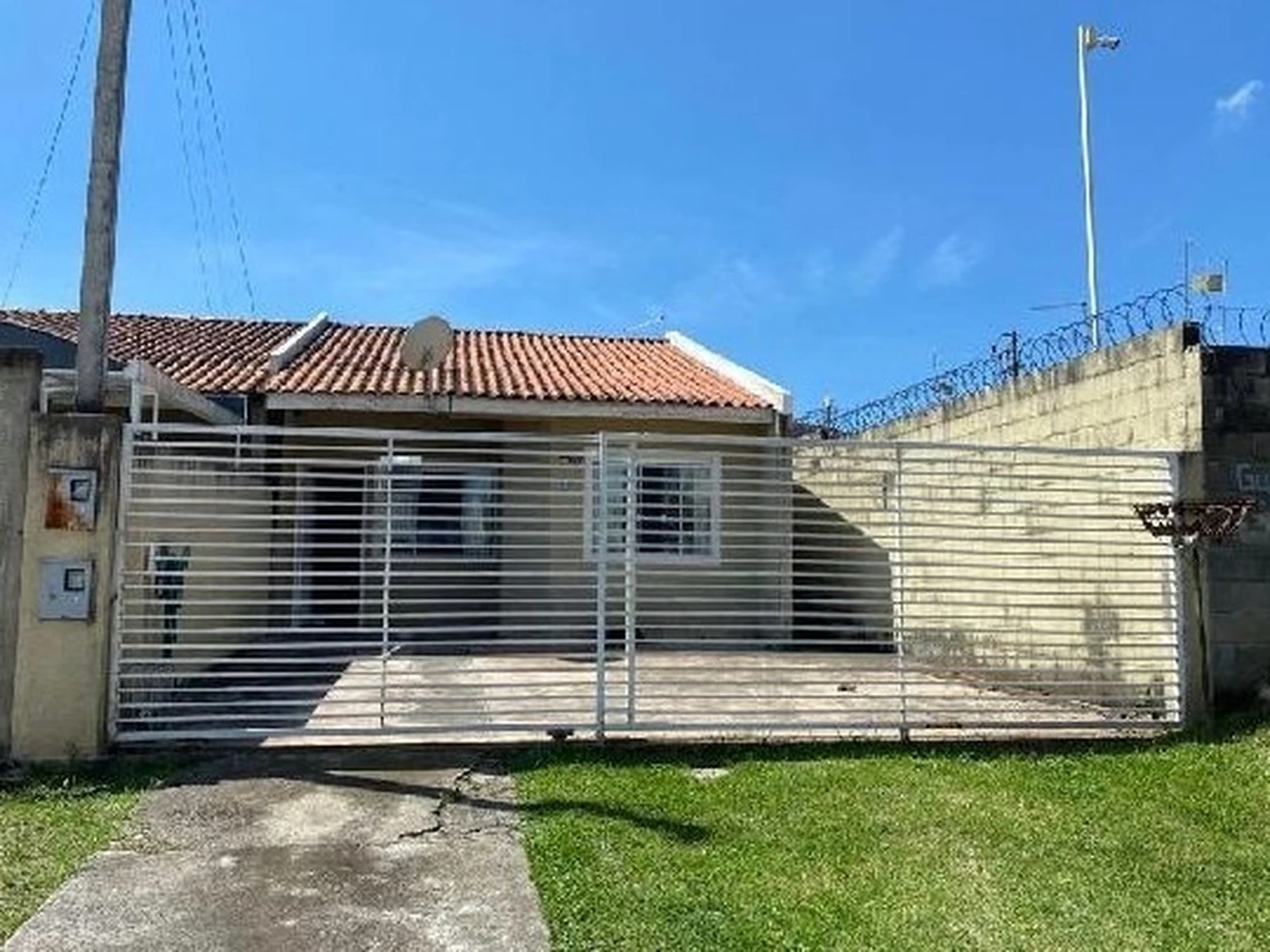 Casa - Fazenda Rio Grande, PR - foto 1