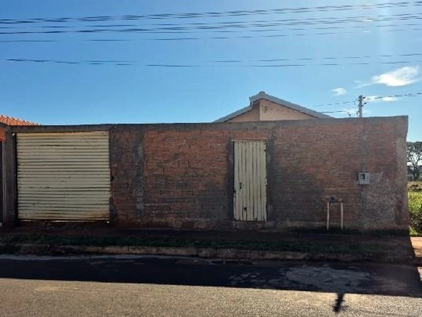 Casa - Monte Alegre De Minas, MG - foto 1